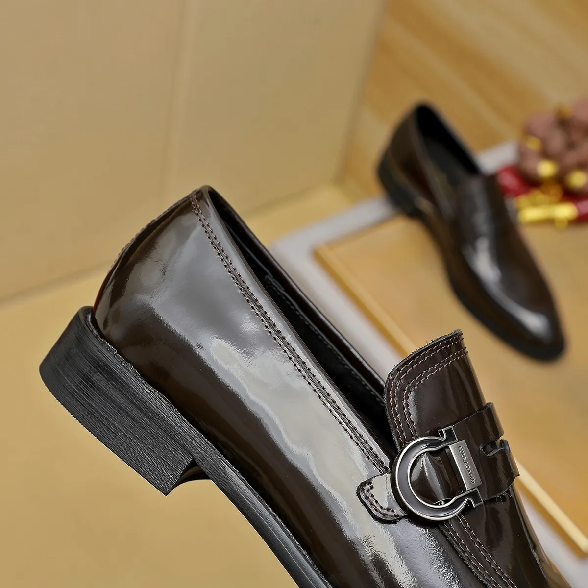 Men's shoes 💰460 Ferragamo [Ferragamo] top imported suit men's shoes 💯Original copy of the official website, product materials: selected imported embossed calfskin + luxury hardware buckle accessories ~ imported water-dyed cow 🐂 leather lining. Strong three-dimensional visual effect, original combination outsole, multiple colors available😘 Size: 39-44 (38.45.46. Customized)